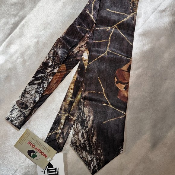 Men’s Long Tie in Hunter Mossy Oak Break Up - Picture 1 of 2